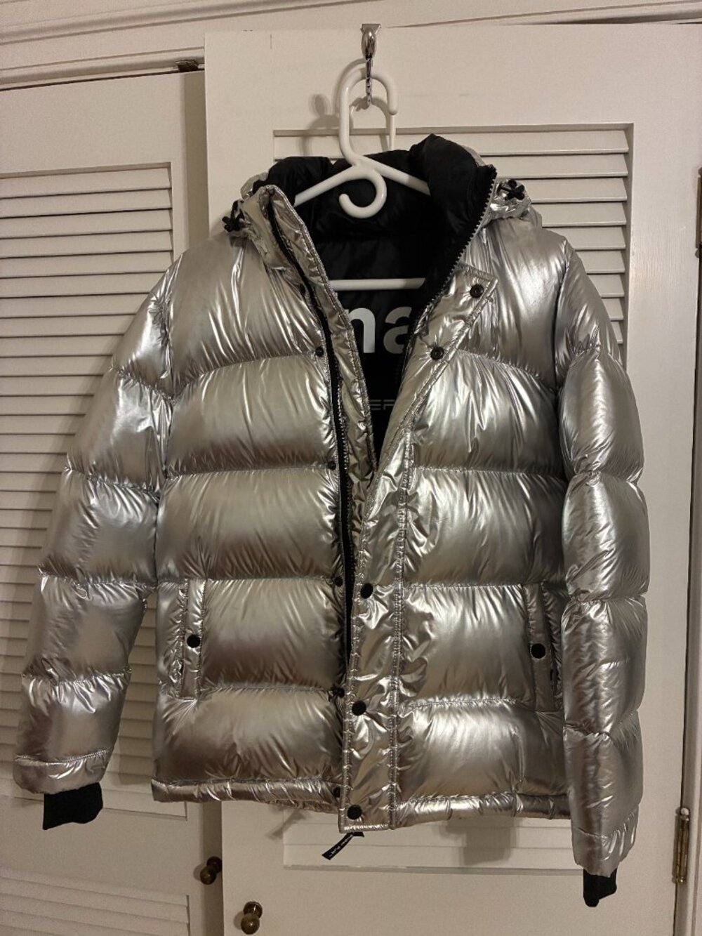 ✨ ARITZIA TNA The Super Puff Regular Jacket - Metallic Silver ✨